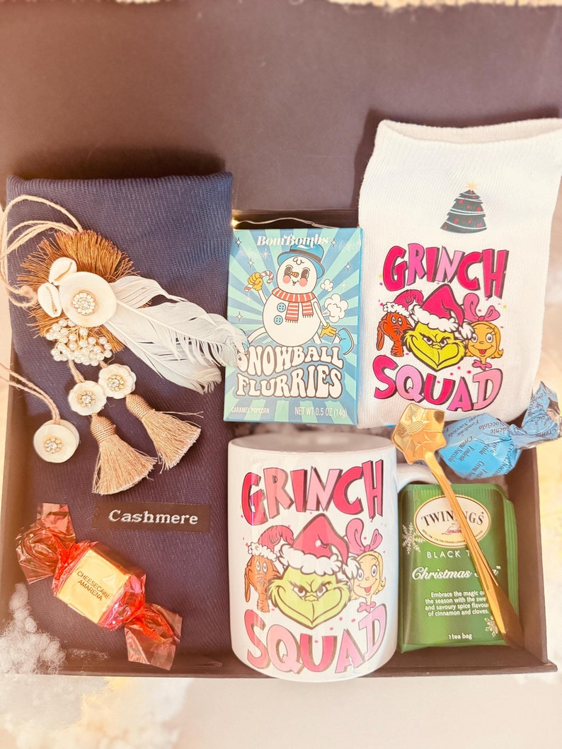 Merry Snuggles Gift Box